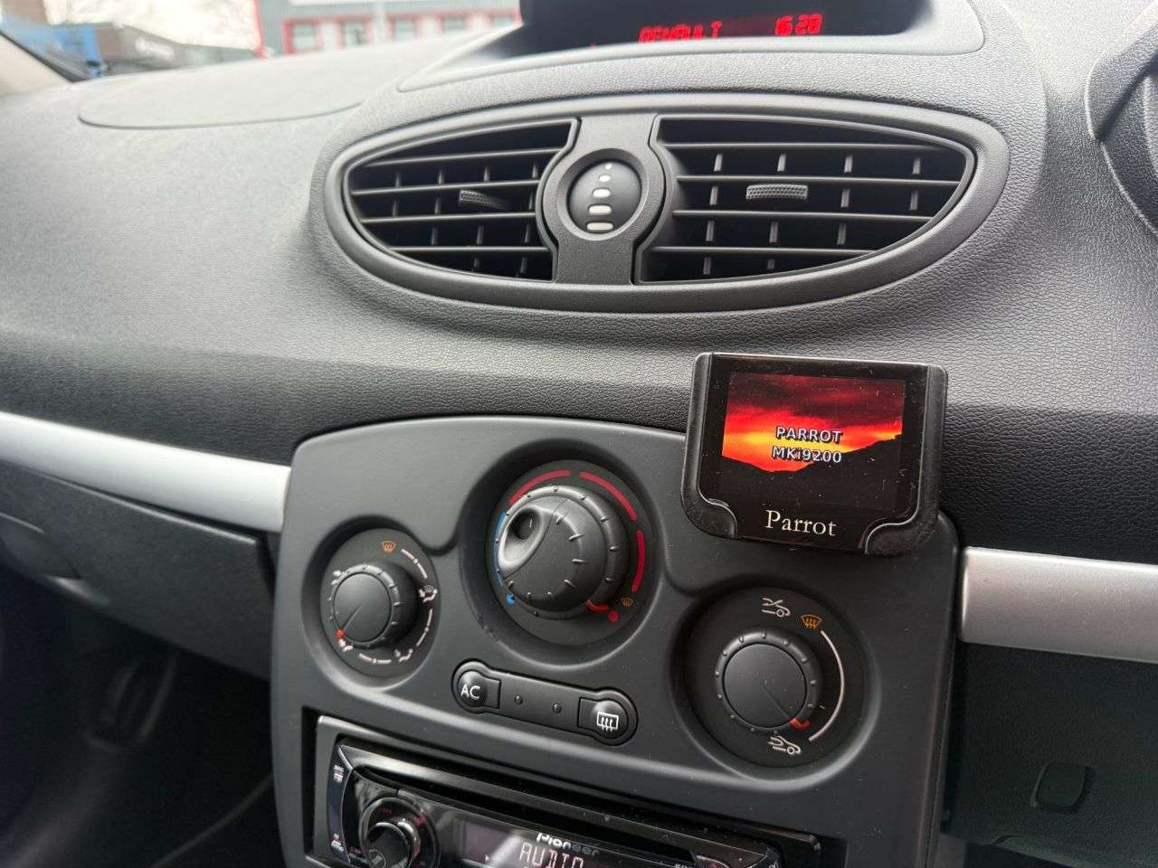 2009 RENAULT CLIO 2009 RENAULT CLIO