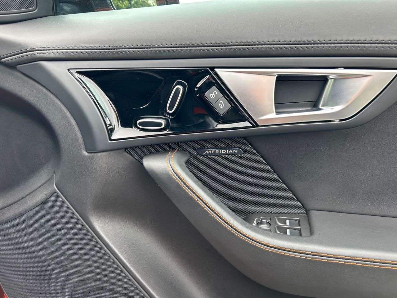 2016 JAGUAR F-TYPE 2016 JAGUAR F-TYPE