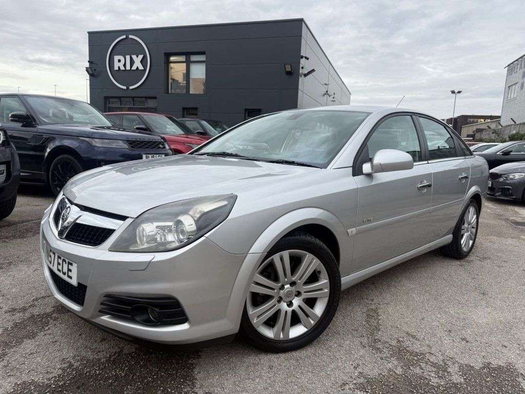A 2007 VAUXHALL VECTRA 3.0 CDTi V6 24V Elite Hatchback 5dr Diesel Automatic- FANTASTIC HISTORY 17 A 2007 VAUXHALL VECTRA 3.0 CDTi V6 24V Elite Hatchback 5dr Diesel Automatic- FANTASTIC HISTORY 17