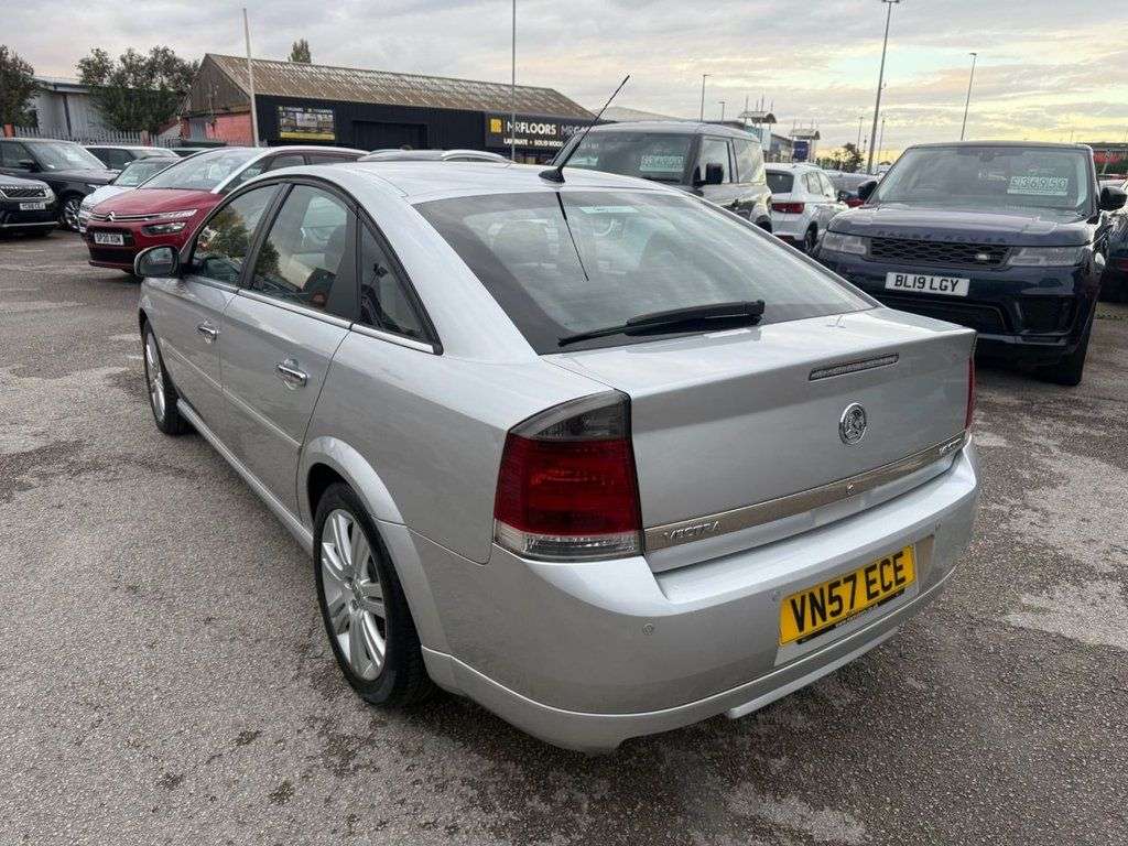 A 2007 VAUXHALL VECTRA 3.0 CDTi V6 24V Elite Hatchback 5dr Diesel Automatic- FANTASTIC HISTORY 17 A 2007 VAUXHALL VECTRA 3.0 CDTi V6 24V Elite Hatchback 5dr Diesel Automatic- FANTASTIC HISTORY 17