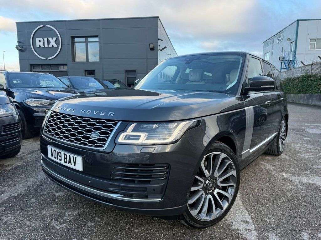 A 2019 LAND ROVER RANGE ROVER 4.4 SD V8 Vogue SE SUV 5dr Diesel Auto 4WD Euro 6 (s/s) (339 ps) FINISHED I A 2019 LAND ROVER RANGE ROVER 4.4 SD V8 Vogue SE SUV 5dr Diesel Auto 4WD Euro 6 (s/s) (339 ps) FINISHED I