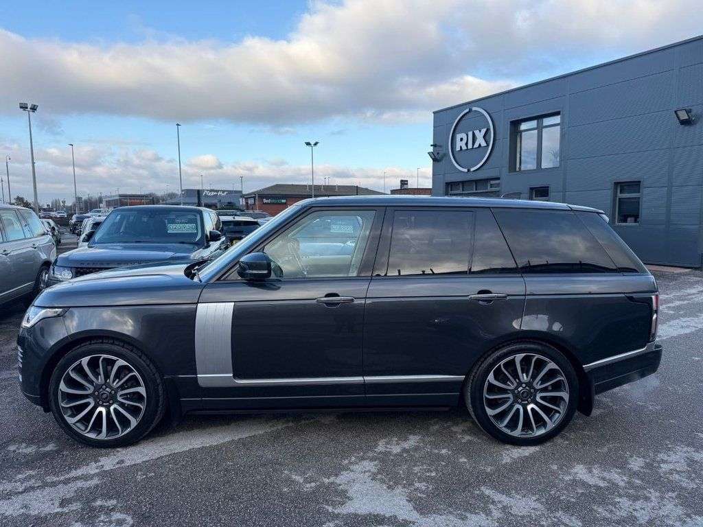 A 2019 LAND ROVER RANGE ROVER 4.4 SD V8 Vogue SE SUV 5dr Diesel Auto 4WD Euro 6 (s/s) (339 ps) FINISHED I A 2019 LAND ROVER RANGE ROVER 4.4 SD V8 Vogue SE SUV 5dr Diesel Auto 4WD Euro 6 (s/s) (339 ps) FINISHED I