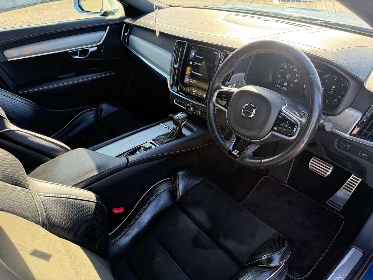 2018 VOLVO S90 2018 VOLVO S90