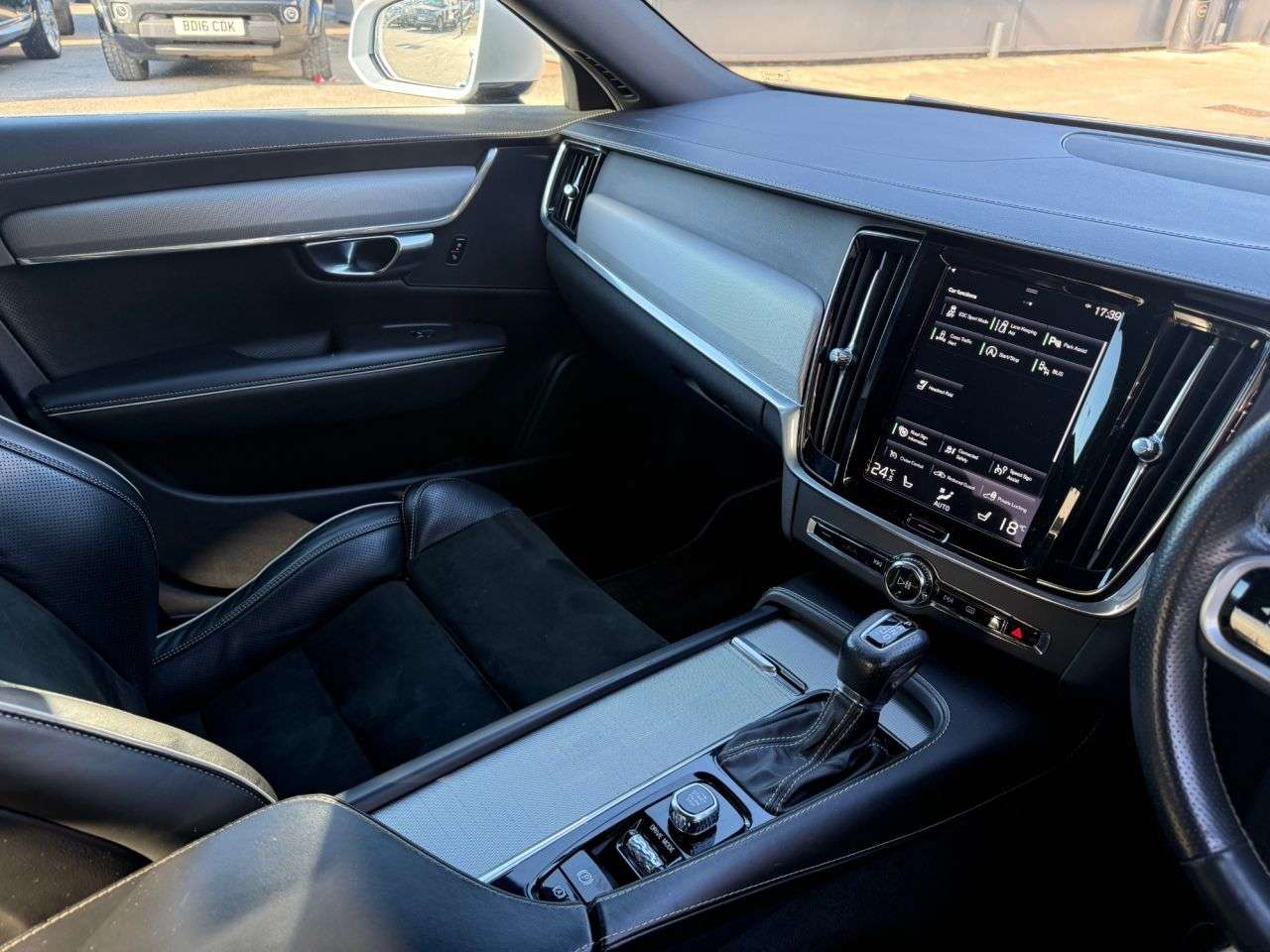 2018 VOLVO S90 2018 VOLVO S90