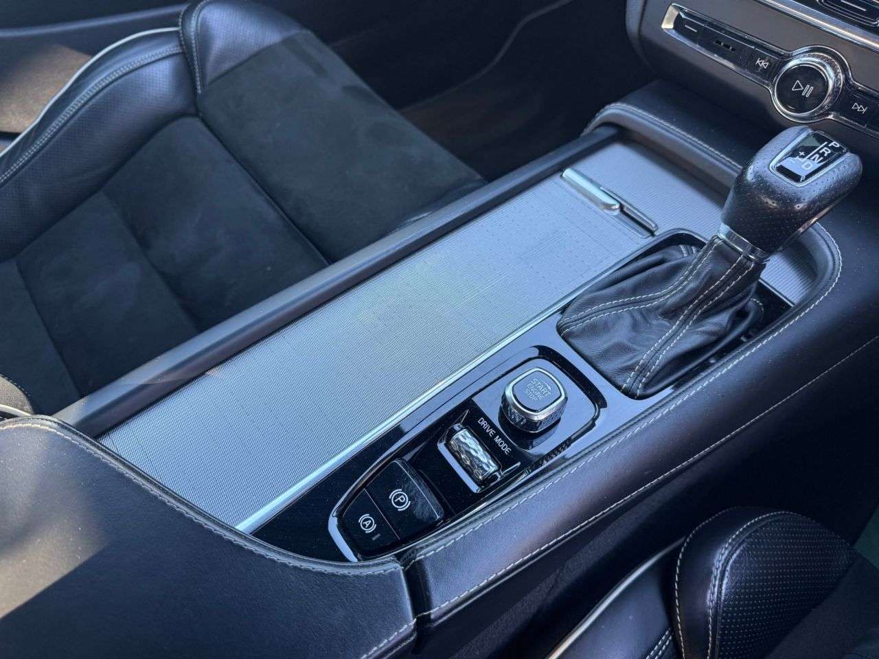 2018 VOLVO S90 2018 VOLVO S90