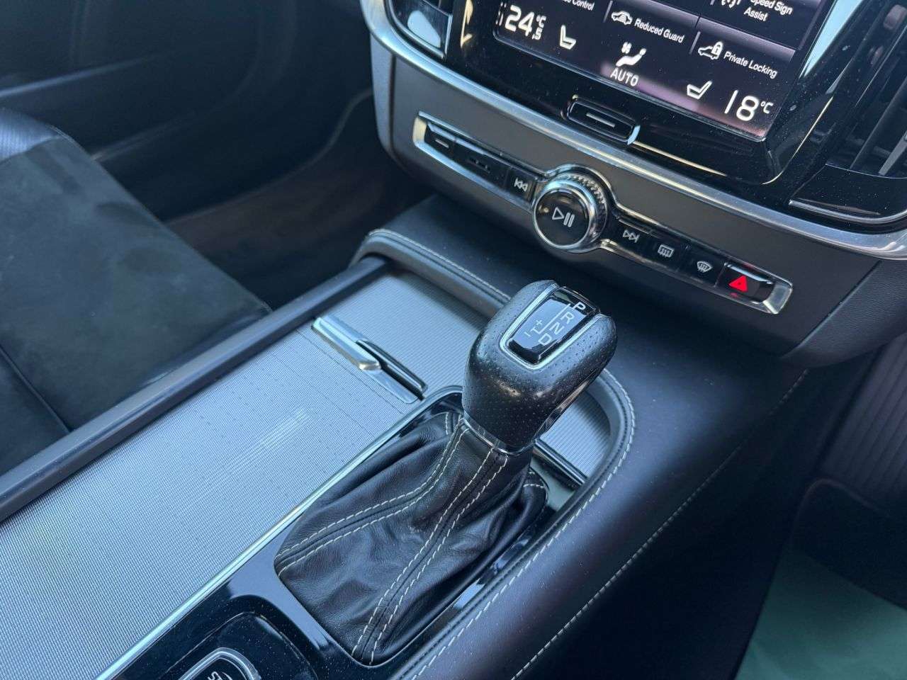 2018 VOLVO S90 2018 VOLVO S90