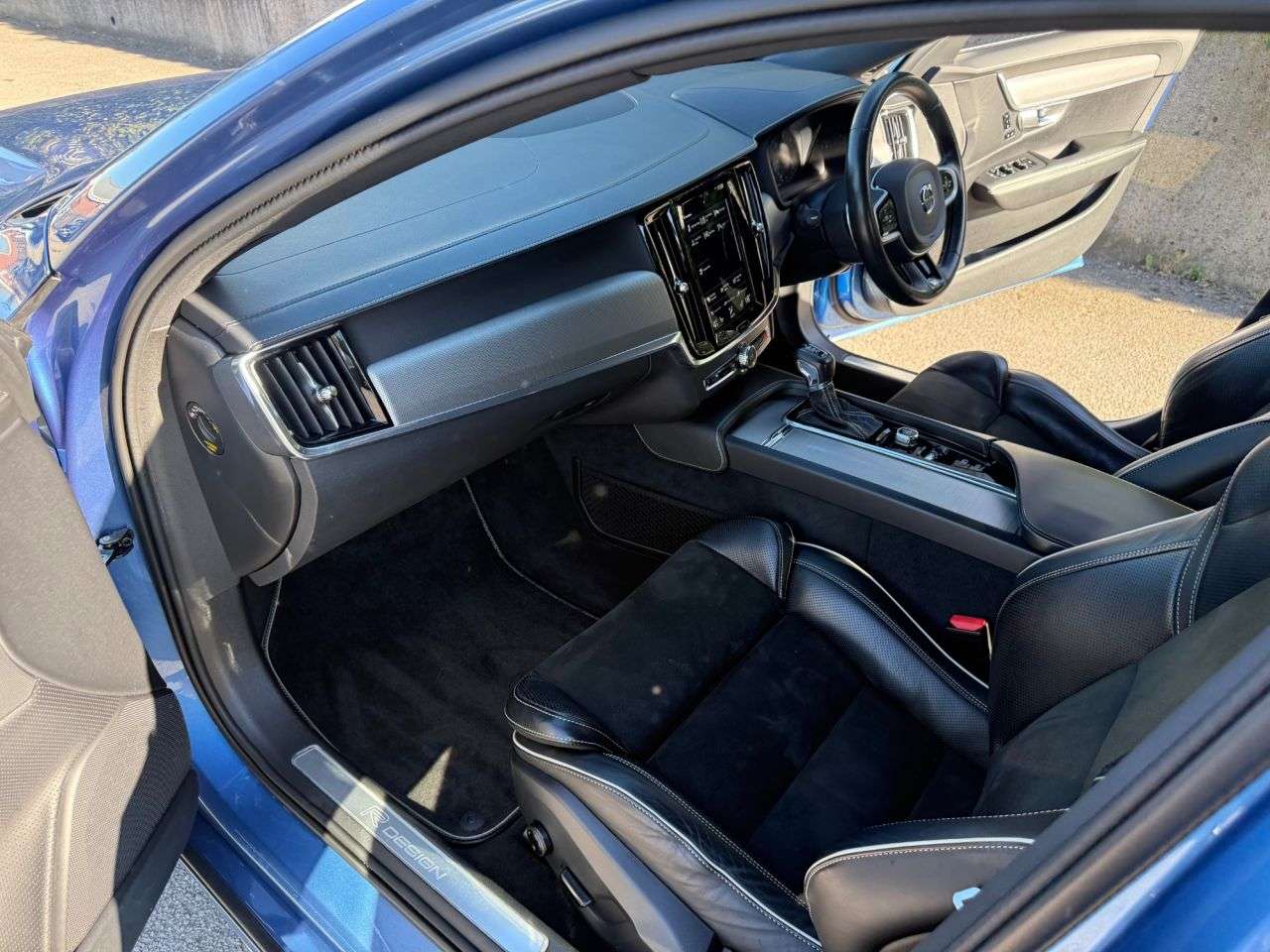 2018 VOLVO S90 2018 VOLVO S90