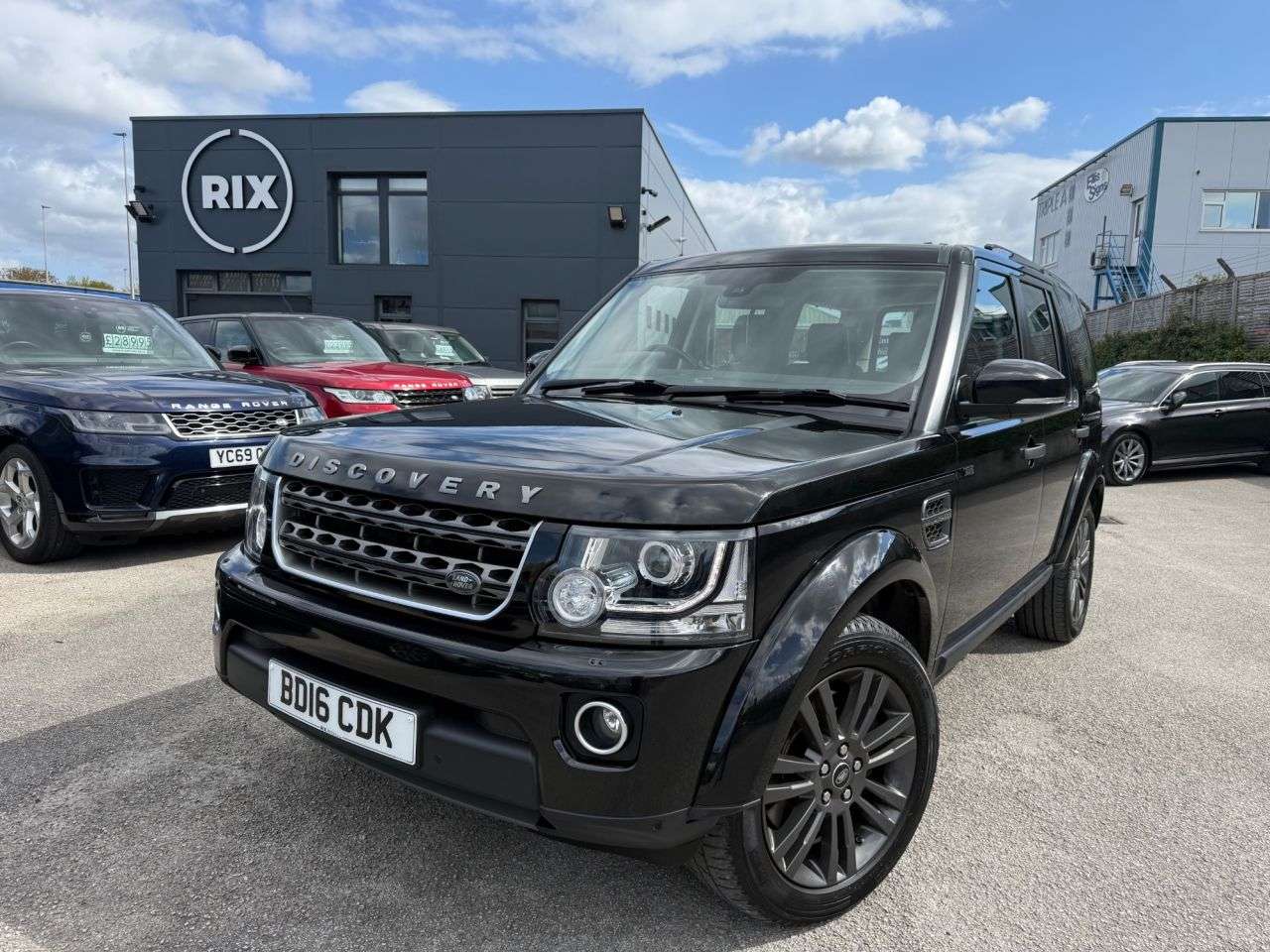 A 2016 LAND ROVER DISCOVERY 4 3.0 SD V6 Graphite SUV 5dr Diesel Auto 4WD Euro 6-2 OWNER CAR FINISHED IN S A 2016 LAND ROVER DISCOVERY 4 3.0 SD V6 Graphite SUV 5dr Diesel Auto 4WD Euro 6-2 OWNER CAR FINISHED IN S