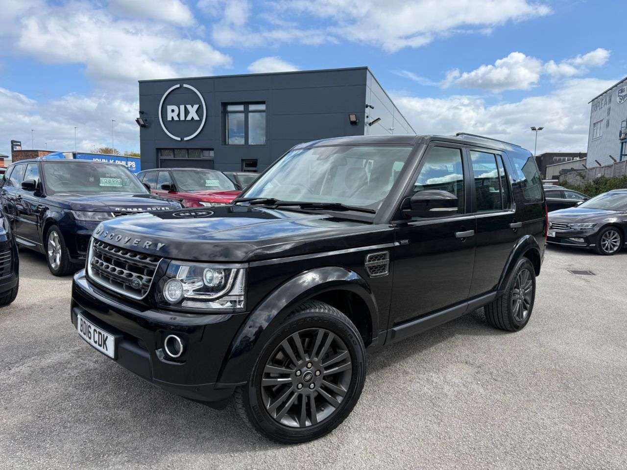 A 2016 LAND ROVER DISCOVERY 4 3.0 SD V6 Graphite SUV 5dr Diesel Auto 4WD Euro 6-2 OWNER CAR FINISHED IN S A 2016 LAND ROVER DISCOVERY 4 3.0 SD V6 Graphite SUV 5dr Diesel Auto 4WD Euro 6-2 OWNER CAR FINISHED IN S
