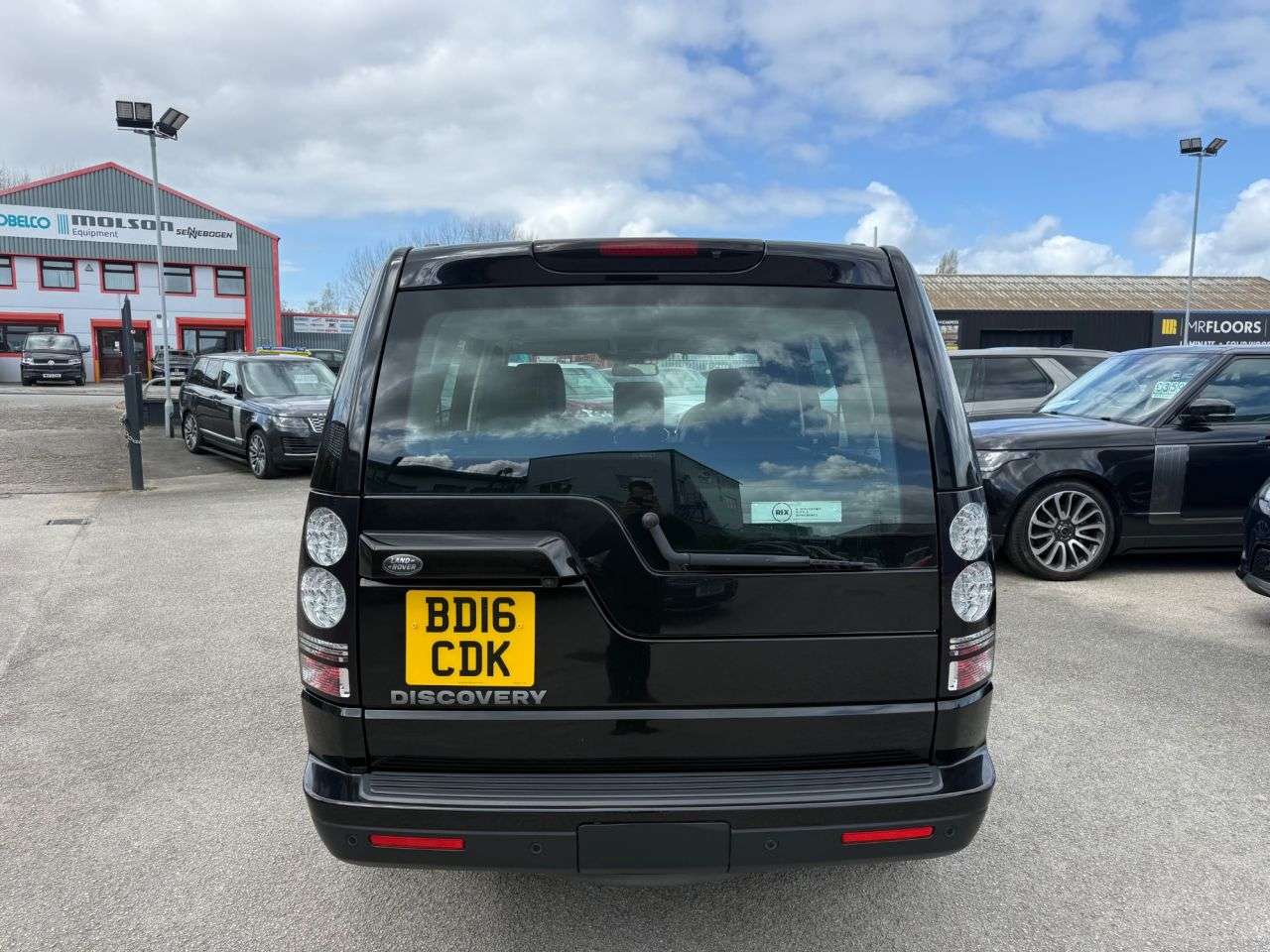 A 2016 LAND ROVER DISCOVERY 4 3.0 SD V6 Graphite SUV 5dr Diesel Auto 4WD Euro 6-2 OWNER CAR FINISHED IN S A 2016 LAND ROVER DISCOVERY 4 3.0 SD V6 Graphite SUV 5dr Diesel Auto 4WD Euro 6-2 OWNER CAR FINISHED IN S