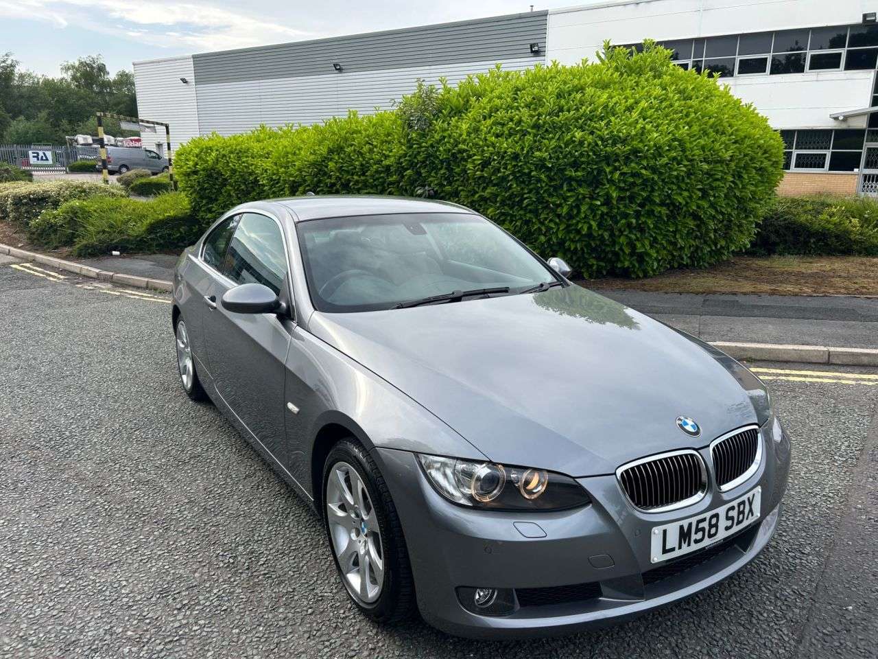 A 2008 BMW 3 SERIES 3.0 330i SE Coupe 2dr Petrol Steptronic Euro 4 (272 ps)-Factory Extras Wort A 2008 BMW 3 SERIES 3.0 330i SE Coupe 2dr Petrol Steptronic Euro 4 (272 ps)-Factory Extras Wort