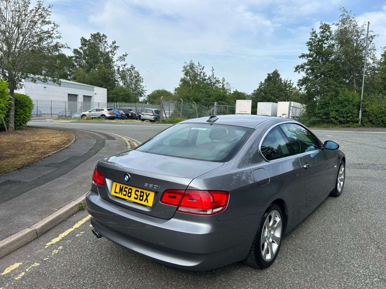 A 2008 BMW 3 SERIES 3.0 330i SE Coupe 2dr Petrol Steptronic Euro 4 (272 ps)-Factory Extras Wort A 2008 BMW 3 SERIES 3.0 330i SE Coupe 2dr Petrol Steptronic Euro 4 (272 ps)-Factory Extras Wort