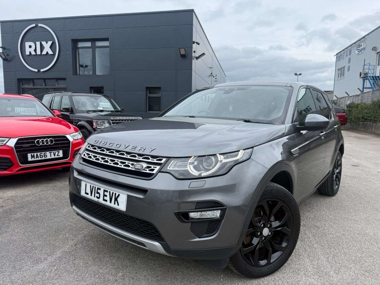 A 2015 LAND ROVER DISCOVERY SPORT 2.2 SD4 HSE SUV 5dr Diesel Auto 4WD-FINISHED IN CORRIS GREY WITH BLACK LEAT A 2015 LAND ROVER DISCOVERY SPORT 2.2 SD4 HSE SUV 5dr Diesel Auto 4WD-FINISHED IN CORRIS GREY WITH BLACK LEAT