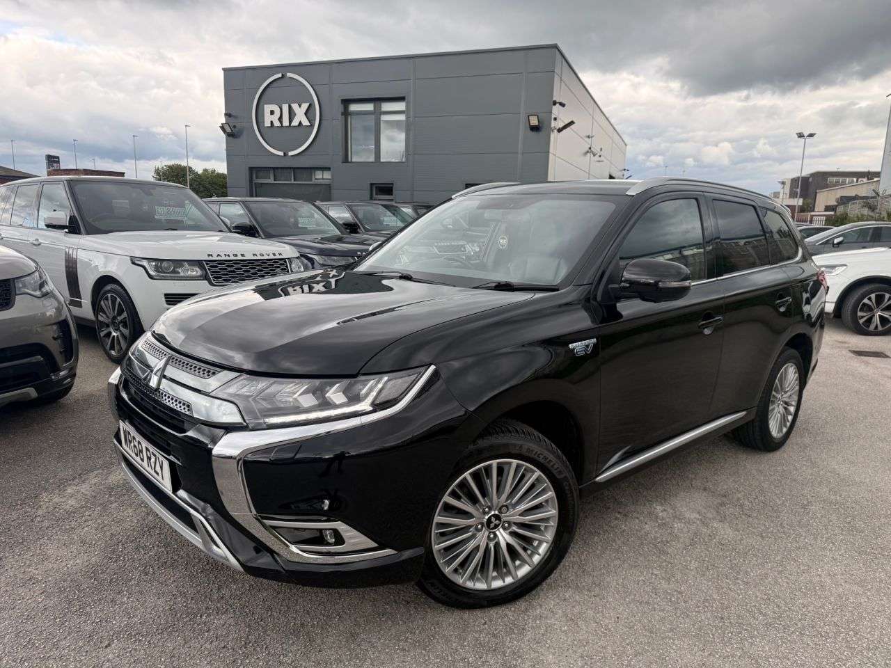 A 2018 MITSUBISHI OUTLANDER 2.4h TwinMotor 13.8kWh 4h SUV 5dr Petrol Plug-in Hybrid CVT 4WD Euro 6-2 OW A 2018 MITSUBISHI OUTLANDER 2.4h TwinMotor 13.8kWh 4h SUV 5dr Petrol Plug-in Hybrid CVT 4WD Euro 6-2 OW