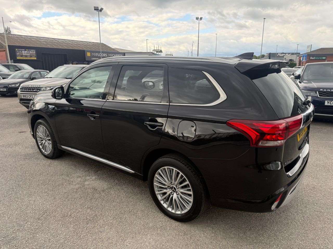 A 2018 MITSUBISHI OUTLANDER 2.4h TwinMotor 13.8kWh 4h SUV 5dr Petrol Plug-in Hybrid CVT 4WD Euro 6-2 OW A 2018 MITSUBISHI OUTLANDER 2.4h TwinMotor 13.8kWh 4h SUV 5dr Petrol Plug-in Hybrid CVT 4WD Euro 6-2 OW