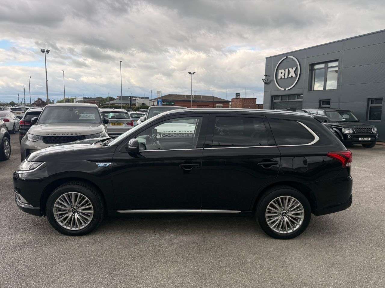 A 2018 MITSUBISHI OUTLANDER 2.4h TwinMotor 13.8kWh 4h SUV 5dr Petrol Plug-in Hybrid CVT 4WD Euro 6-2 OW A 2018 MITSUBISHI OUTLANDER 2.4h TwinMotor 13.8kWh 4h SUV 5dr Petrol Plug-in Hybrid CVT 4WD Euro 6-2 OW