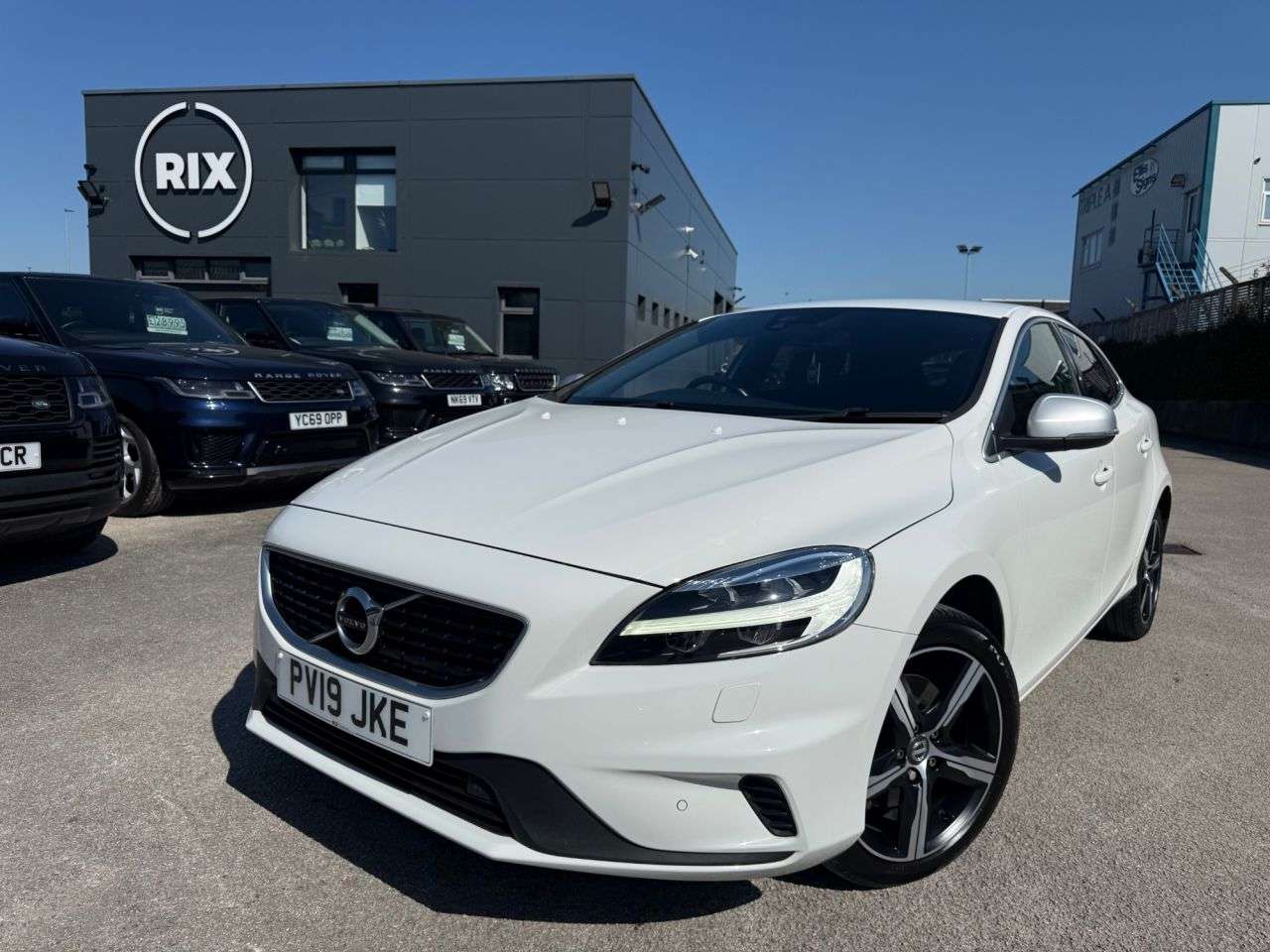 A 2019 VOLVO V40 2.0 T2 R-Design Edition Hatchback 5dr Petrol Manual Euro 6-2 OWNER CAR FINI A 2019 VOLVO V40 2.0 T2 R-Design Edition Hatchback 5dr Petrol Manual Euro 6-2 OWNER CAR FINI