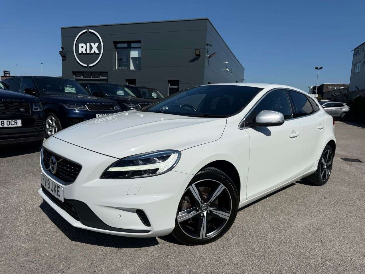A 2019 VOLVO V40 2.0 T2 R-Design Edition Hatchback 5dr Petrol Manual Euro 6-2 OWNER CAR FINI A 2019 VOLVO V40 2.0 T2 R-Design Edition Hatchback 5dr Petrol Manual Euro 6-2 OWNER CAR FINI