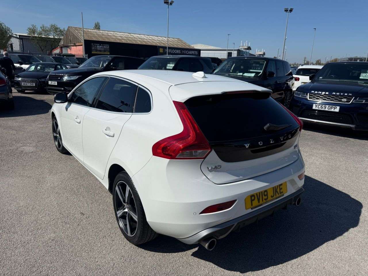 2019 VOLVO V40 2019 VOLVO V40
