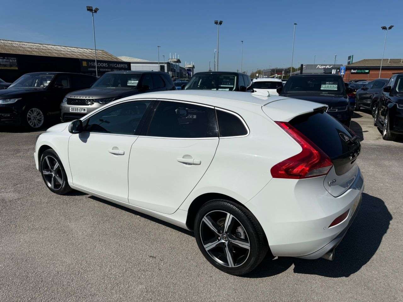 2019 VOLVO V40 2019 VOLVO V40