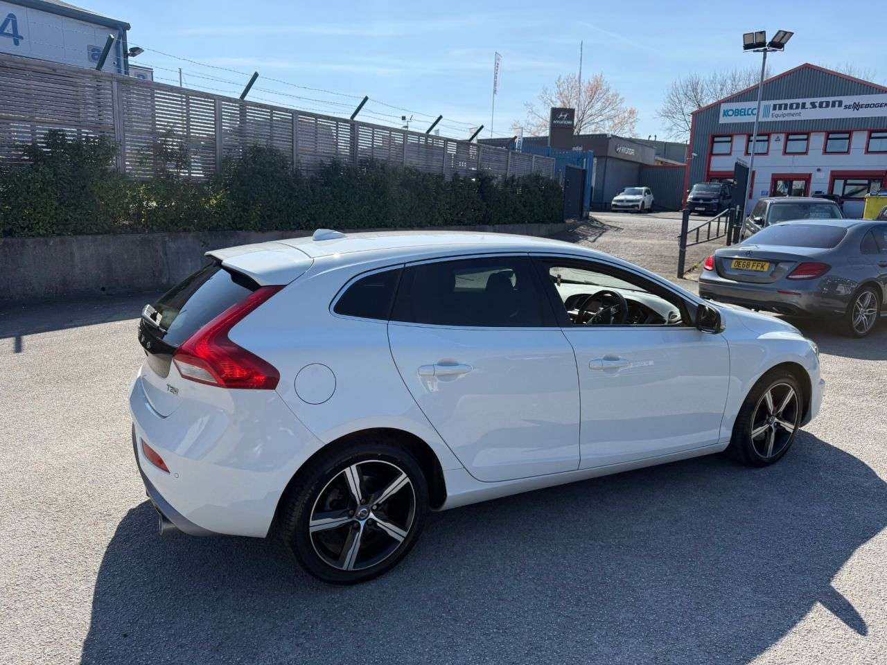 2019 VOLVO V40 2019 VOLVO V40