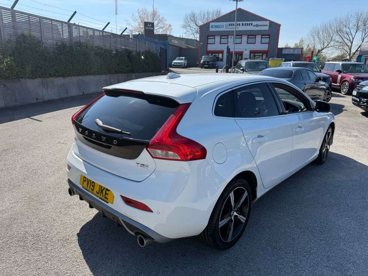 2019 VOLVO V40 2019 VOLVO V40