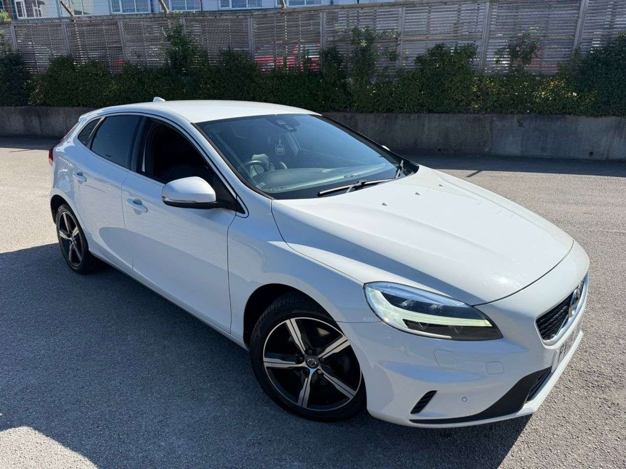2019 VOLVO V40 2019 VOLVO V40