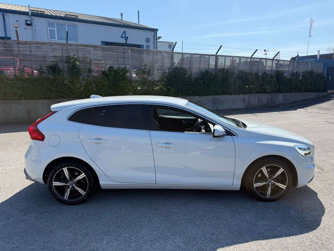 2019 VOLVO V40 2019 VOLVO V40