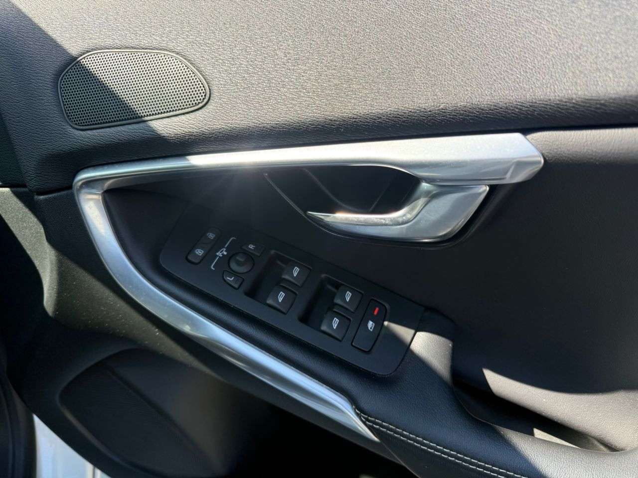 2019 VOLVO V40 2019 VOLVO V40