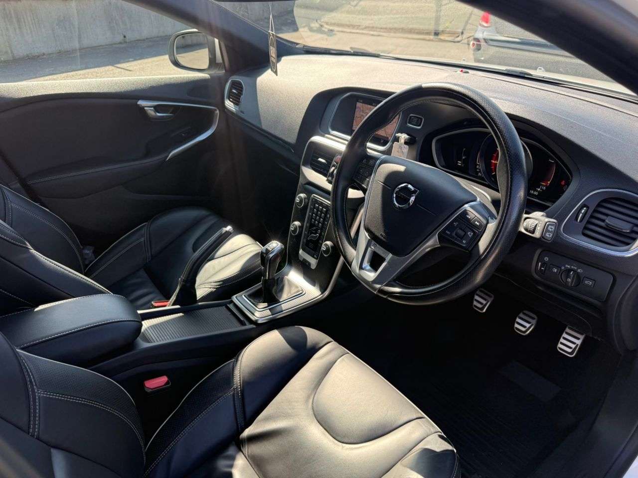 2019 VOLVO V40 2019 VOLVO V40