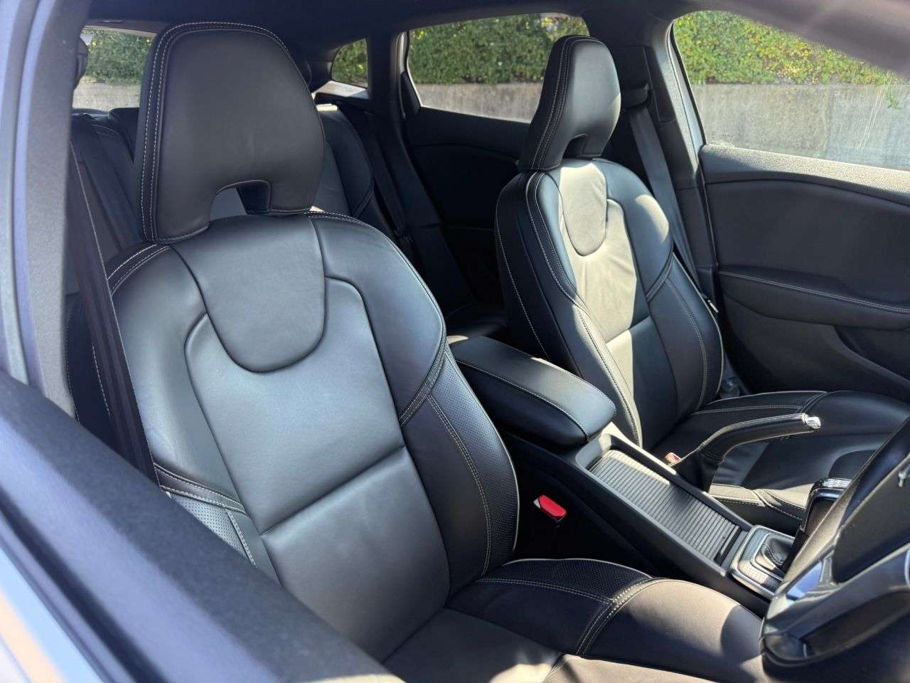 2019 VOLVO V40 2019 VOLVO V40
