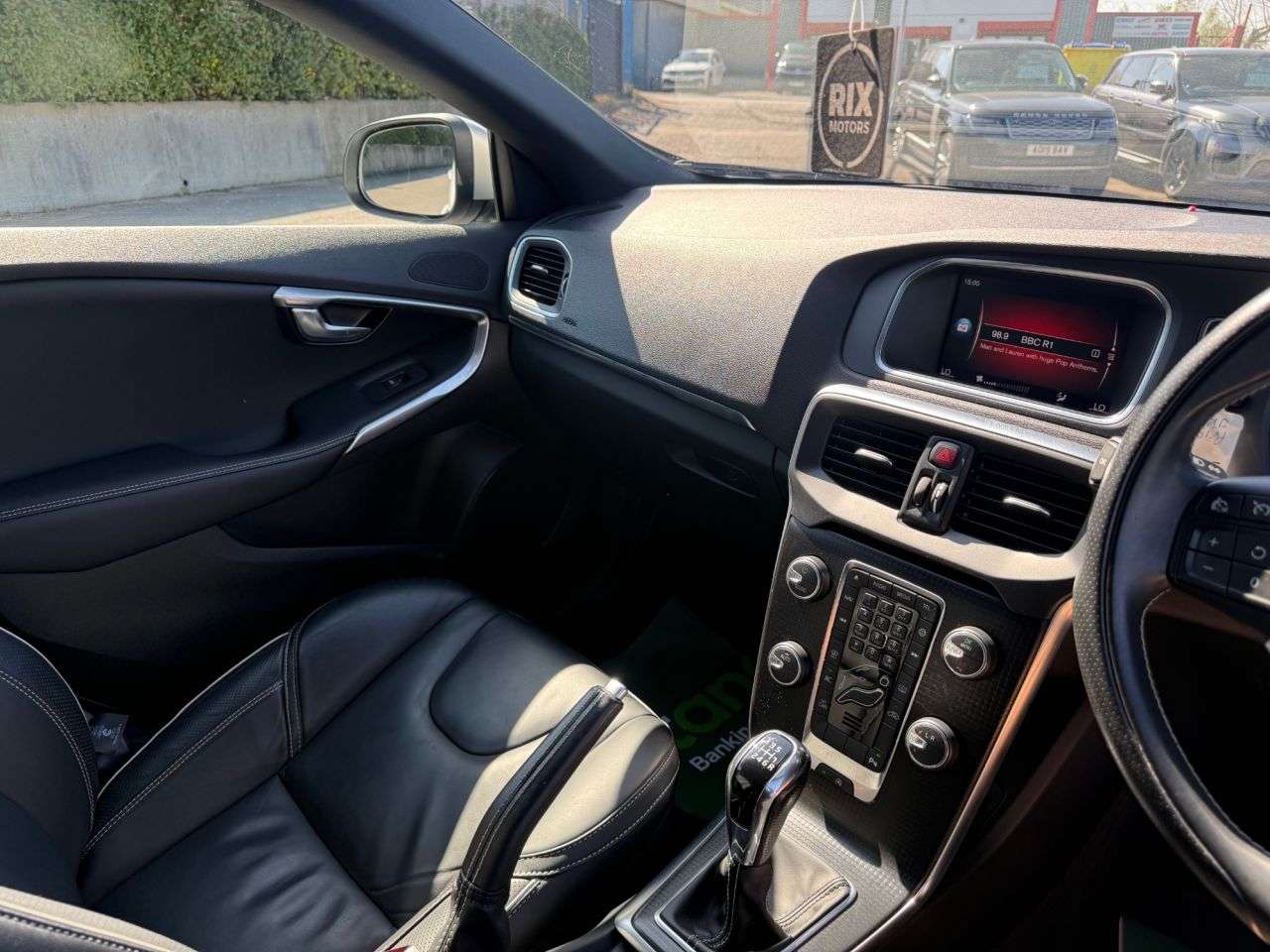 2019 VOLVO V40 2019 VOLVO V40