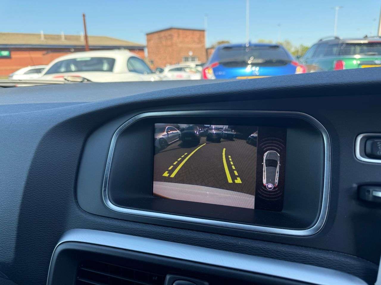 2019 VOLVO V40 2019 VOLVO V40