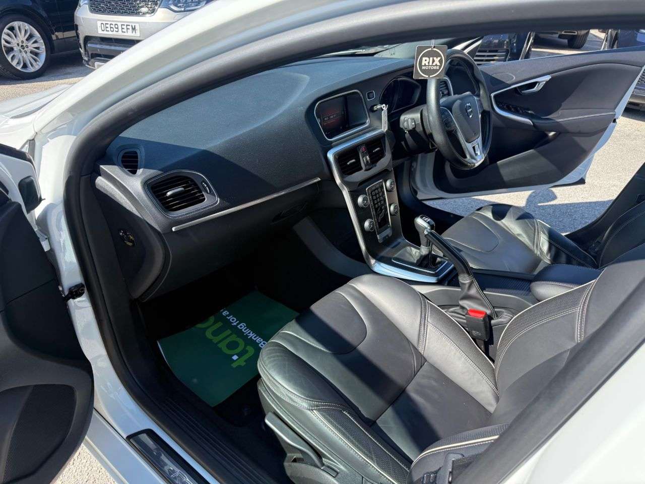 2019 VOLVO V40 2019 VOLVO V40