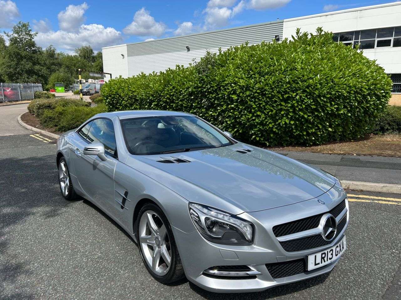 A 2013 MERCEDES-BENZ SL 4.7 SL500 V8 BlueEfficiency Convertible 2dr Petrol G-Tronic Euro 5 (s/s) (4 A 2013 MERCEDES-BENZ SL 4.7 SL500 V8 BlueEfficiency Convertible 2dr Petrol G-Tronic Euro 5 (s/s) (4