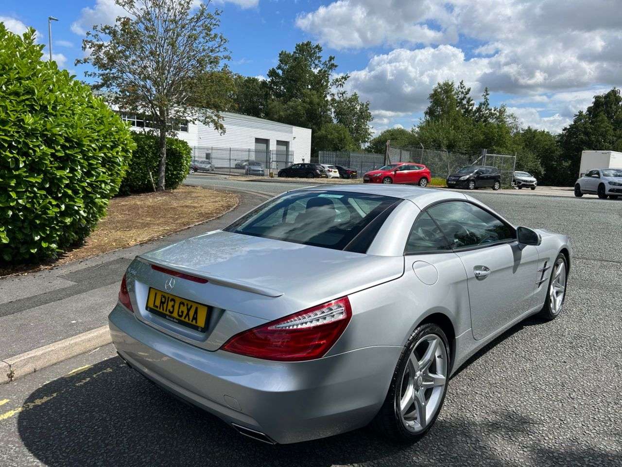 A 2013 MERCEDES-BENZ SL 4.7 SL500 V8 BlueEfficiency Convertible 2dr Petrol G-Tronic Euro 5 (s/s) (4 A 2013 MERCEDES-BENZ SL 4.7 SL500 V8 BlueEfficiency Convertible 2dr Petrol G-Tronic Euro 5 (s/s) (4