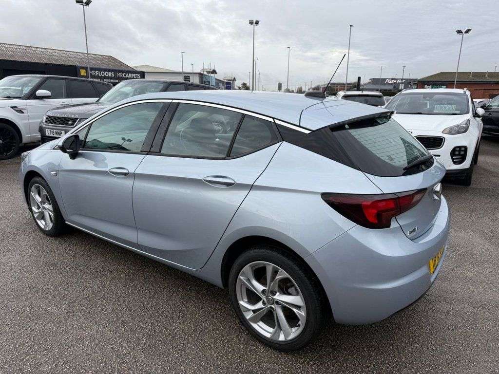 A 2018 VAUXHALL ASTRA 1.4i Turbo SRi Hatchback 5dr Petrol Manual Euro 6-BLUETOOTH-CRUISE CONTROL- A 2018 VAUXHALL ASTRA 1.4i Turbo SRi Hatchback 5dr Petrol Manual Euro 6-BLUETOOTH-CRUISE CONTROL-