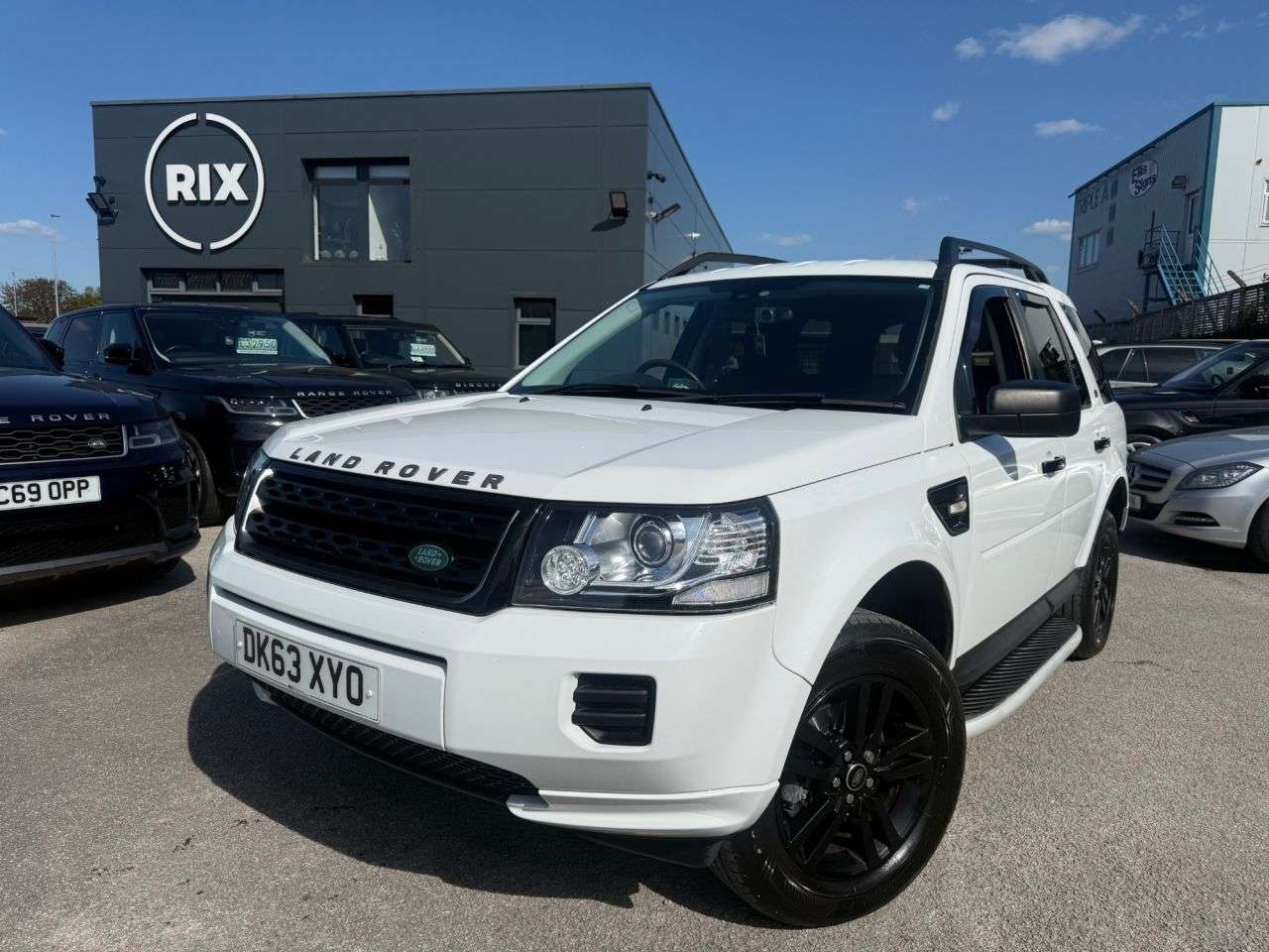 A 2013 LAND ROVER FREELANDER 2 2.2 TD4 Black and White SUV 5dr Diesel Manual 4WD Euro 5-2 FORMER KEEPERS-C A 2013 LAND ROVER FREELANDER 2 2.2 TD4 Black and White SUV 5dr Diesel Manual 4WD Euro 5-2 FORMER KEEPERS-C