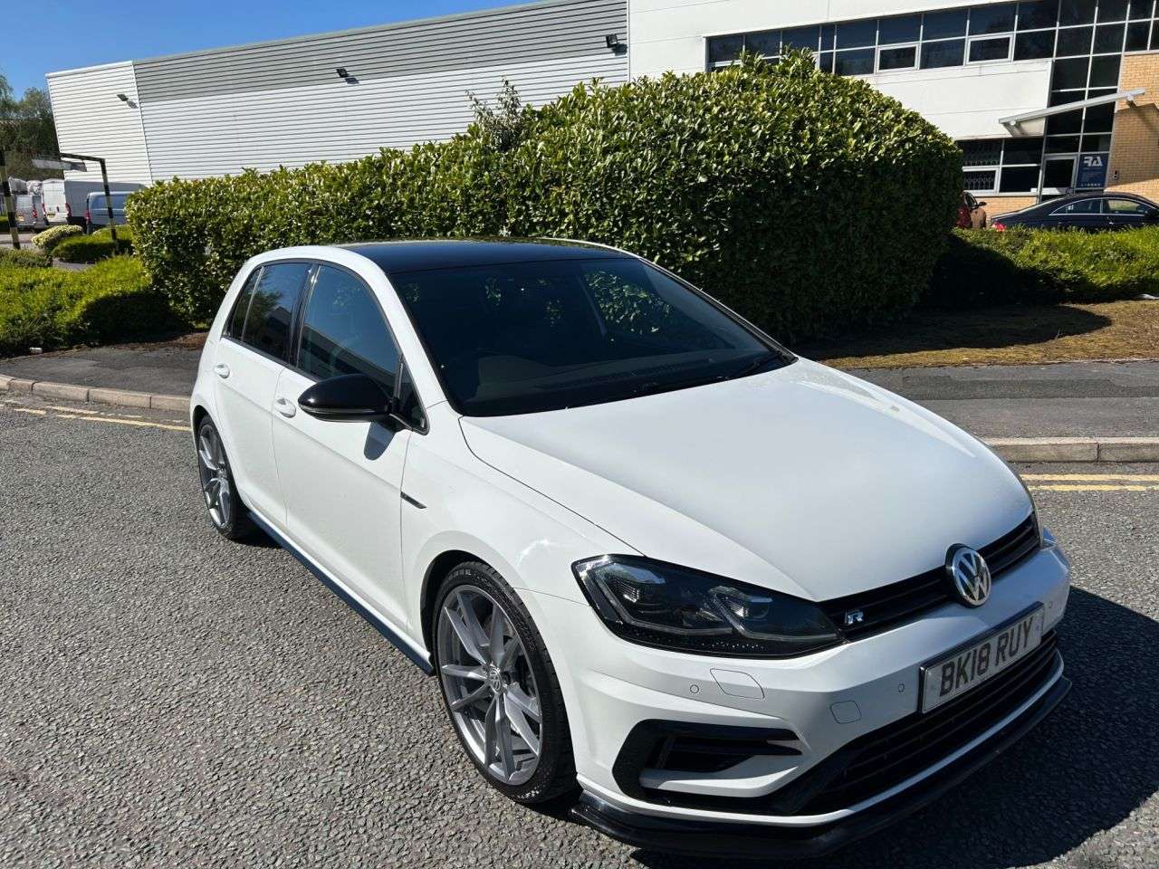 A 2018 VOLKSWAGEN GOLF 2.0 TSI R Hatchback 5dr Petrol DSG 4Motion Euro 6 (s/s) (310 ps)-Factory Ex A 2018 VOLKSWAGEN GOLF 2.0 TSI R Hatchback 5dr Petrol DSG 4Motion Euro 6 (s/s) (310 ps)-Factory Ex