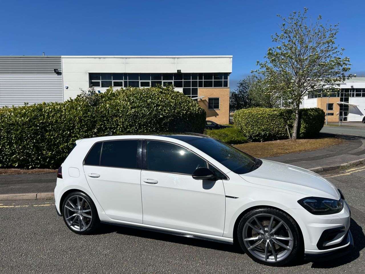 A 2018 VOLKSWAGEN GOLF 2.0 TSI R Hatchback 5dr Petrol DSG 4Motion Euro 6 (s/s) (310 ps)-Factory Ex A 2018 VOLKSWAGEN GOLF 2.0 TSI R Hatchback 5dr Petrol DSG 4Motion Euro 6 (s/s) (310 ps)-Factory Ex