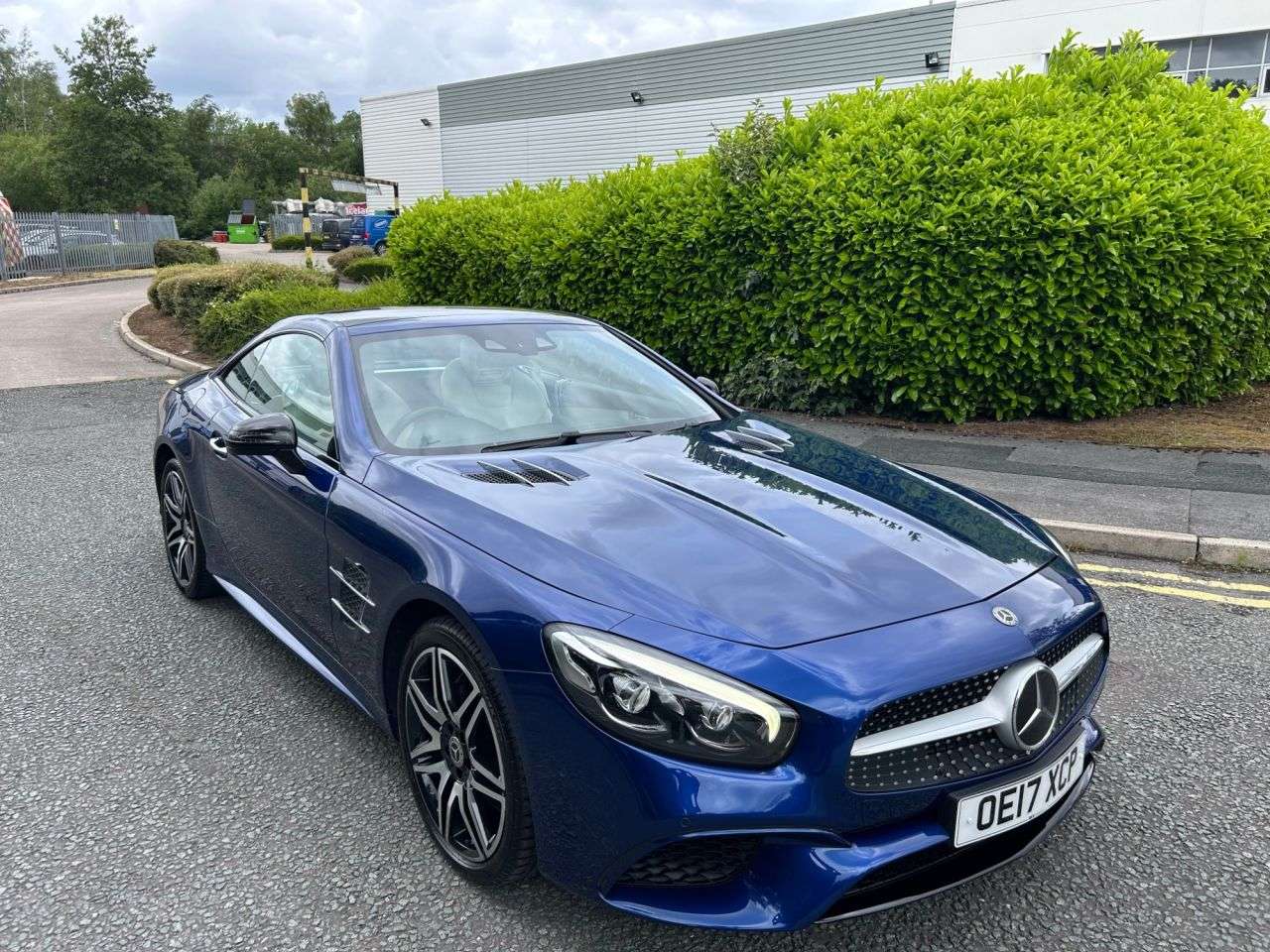 A 2017 MERCEDES-BENZ SL 4.7 SL500 V8 AMG Line Roadster 2dr Petrol G-Tronic+ Euro 6 (s/s) (455 ps)-F A 2017 MERCEDES-BENZ SL 4.7 SL500 V8 AMG Line Roadster 2dr Petrol G-Tronic+ Euro 6 (s/s) (455 ps)-F