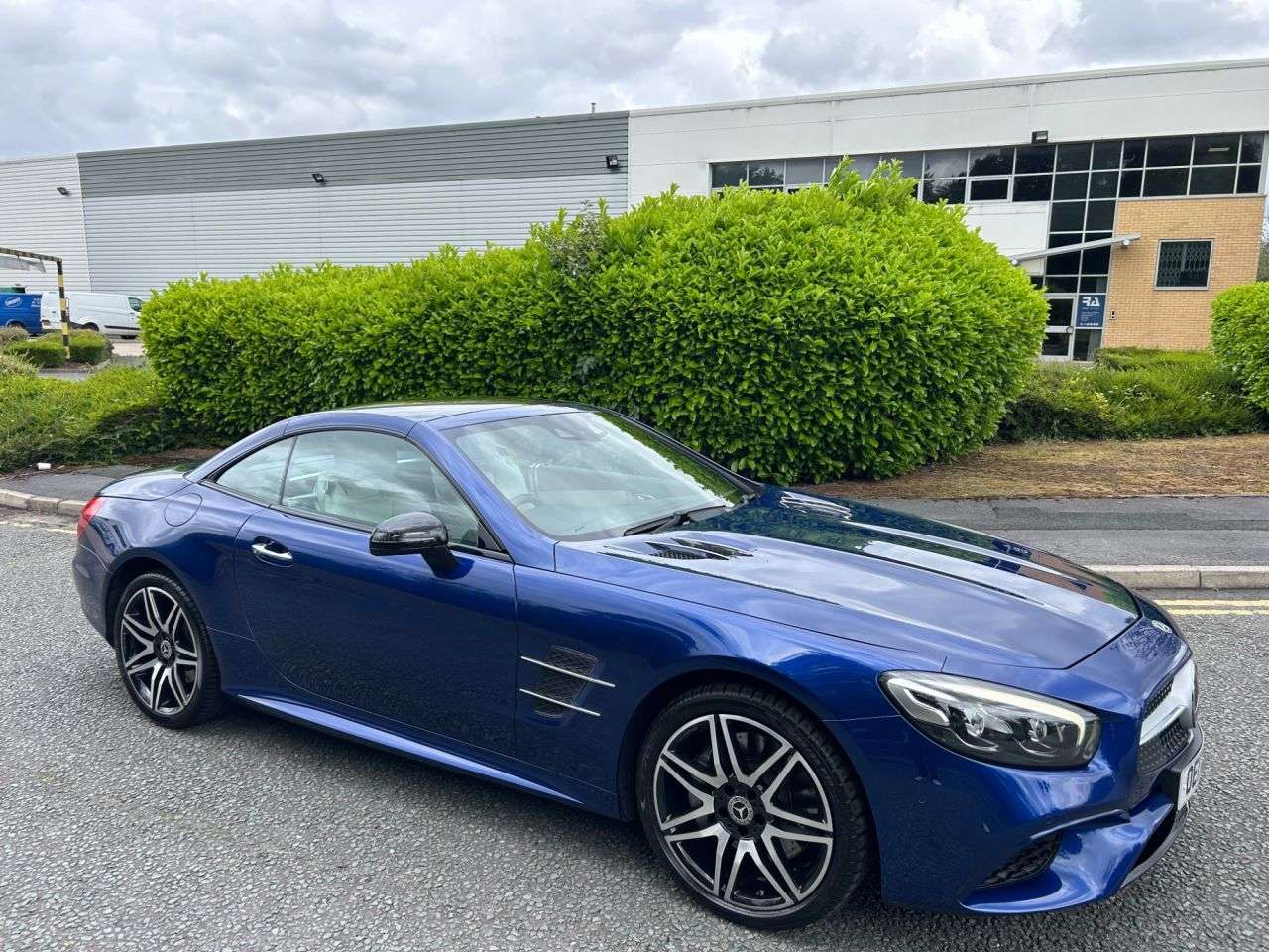 A 2017 MERCEDES-BENZ SL 4.7 SL500 V8 AMG Line Roadster 2dr Petrol G-Tronic+ Euro 6 (s/s) (455 ps)-F A 2017 MERCEDES-BENZ SL 4.7 SL500 V8 AMG Line Roadster 2dr Petrol G-Tronic+ Euro 6 (s/s) (455 ps)-F