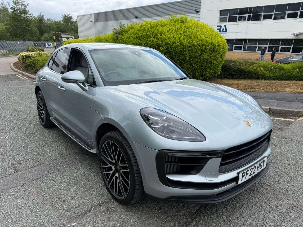 A 2022 PORSCHE MACAN 2.9T V6 S SUV 5dr Petrol PDK 4WD Euro 6-1 OWNER FROM NEW-JUST BEEN SERVICED A 2022 PORSCHE MACAN 2.9T V6 S SUV 5dr Petrol PDK 4WD Euro 6-1 OWNER FROM NEW-JUST BEEN SERVICED