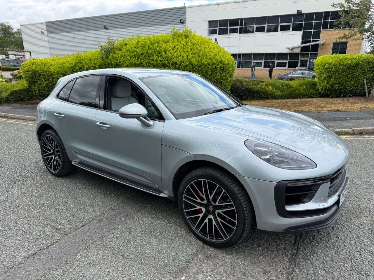 A 2022 PORSCHE MACAN 2.9T V6 S SUV 5dr Petrol PDK 4WD Euro 6-1 OWNER FROM NEW-JUST BEEN SERVICED A 2022 PORSCHE MACAN 2.9T V6 S SUV 5dr Petrol PDK 4WD Euro 6-1 OWNER FROM NEW-JUST BEEN SERVICED