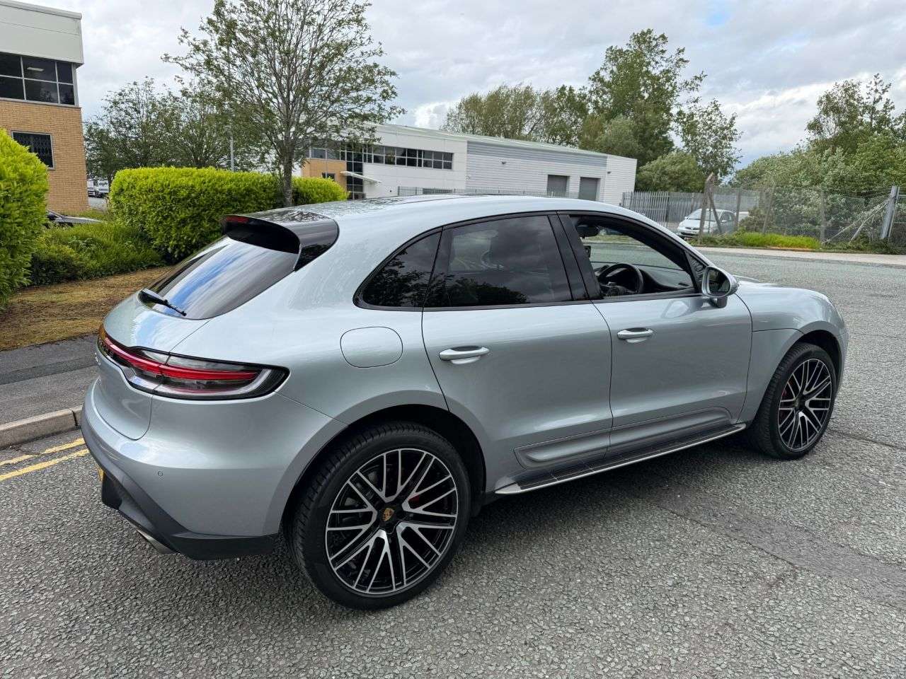 A 2022 PORSCHE MACAN 2.9T V6 S SUV 5dr Petrol PDK 4WD Euro 6-1 OWNER FROM NEW-JUST BEEN SERVICED A 2022 PORSCHE MACAN 2.9T V6 S SUV 5dr Petrol PDK 4WD Euro 6-1 OWNER FROM NEW-JUST BEEN SERVICED