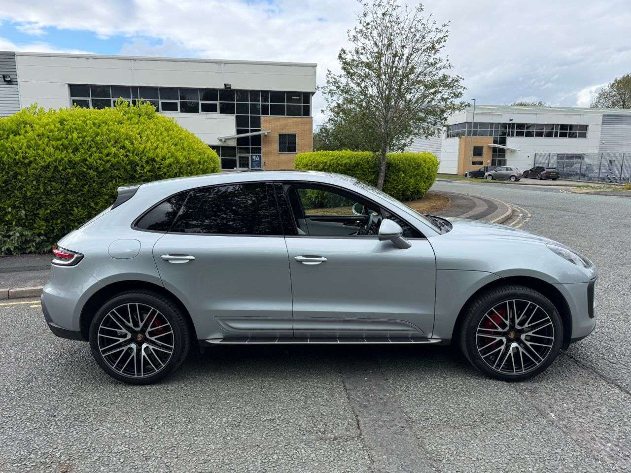 A 2022 PORSCHE MACAN 2.9T V6 S SUV 5dr Petrol PDK 4WD Euro 6-1 OWNER FROM NEW-JUST BEEN SERVICED A 2022 PORSCHE MACAN 2.9T V6 S SUV 5dr Petrol PDK 4WD Euro 6-1 OWNER FROM NEW-JUST BEEN SERVICED