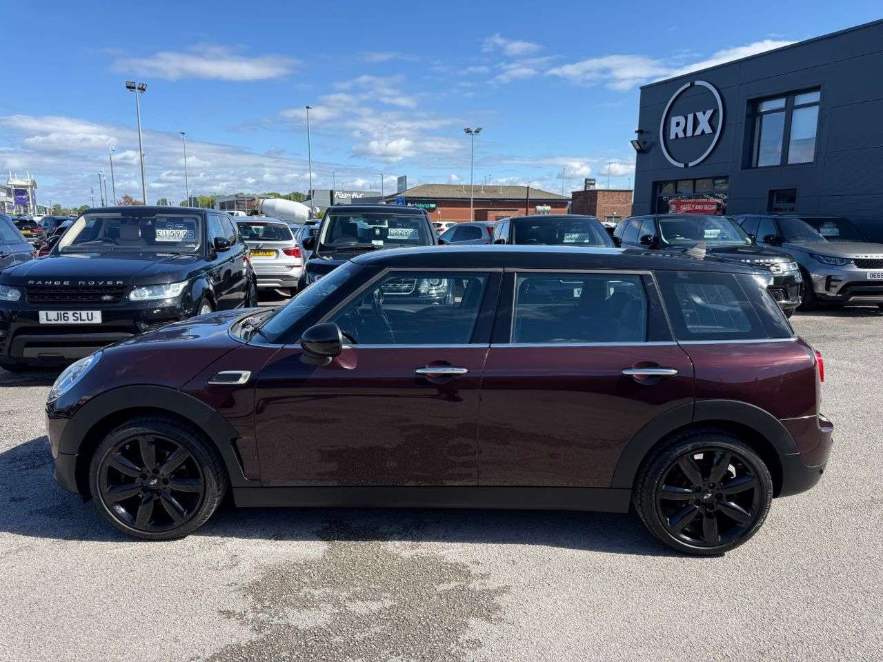 A 2016 MINI CLUBMAN 2.0 Cooper D Estate 6dr Diesel Manual Euro 6-£9,935 WORTH OF EXTRAS-1 OWNER A 2016 MINI CLUBMAN 2.0 Cooper D Estate 6dr Diesel Manual Euro 6-£9,935 WORTH OF EXTRAS-1 OWNER