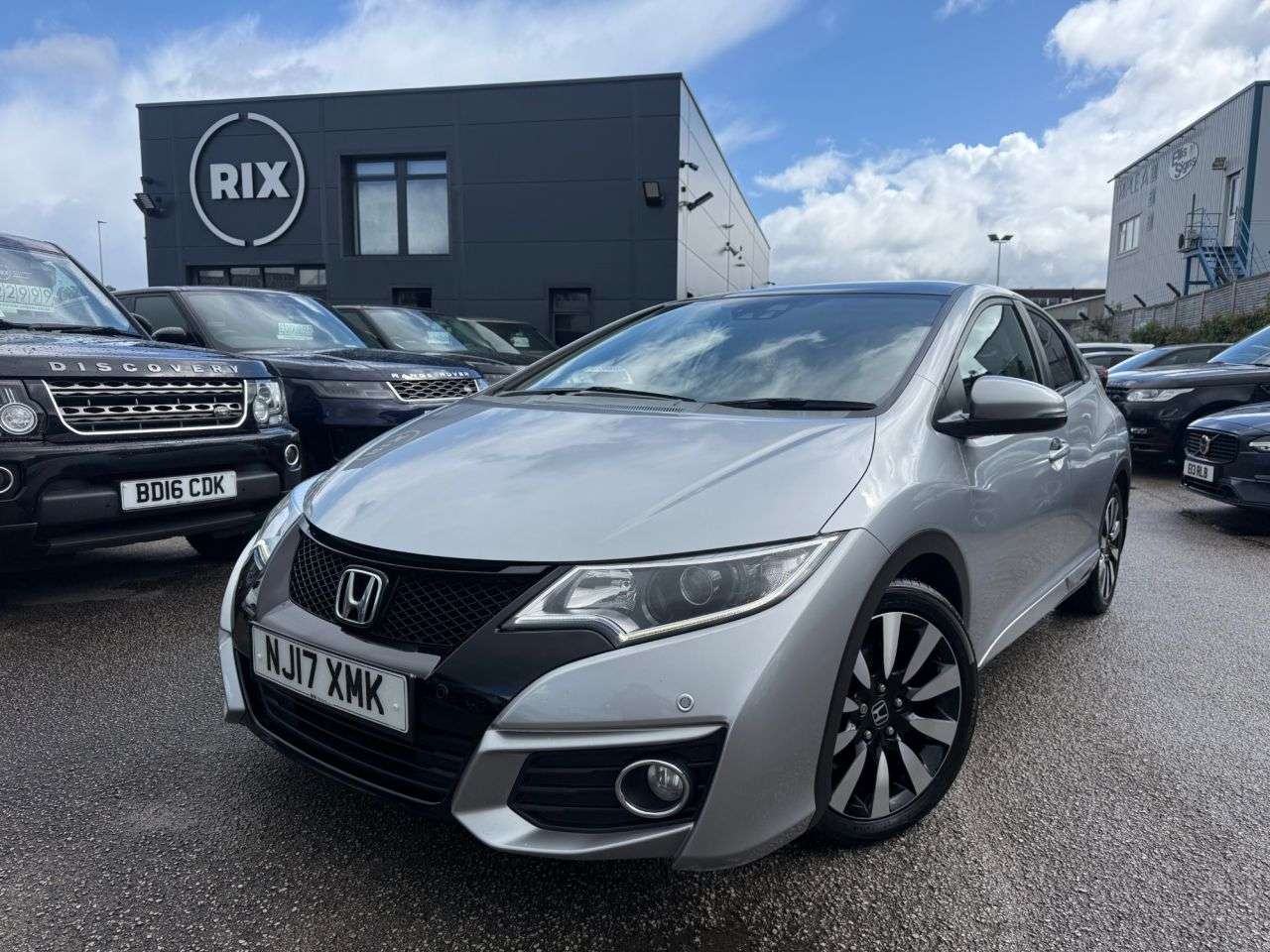 A 2017 HONDA CIVIC 1.8 i-VTEC SR Hatchback 5dr Petrol Auto Euro 6-FINISHED IN LUNAR SILVER WIT A 2017 HONDA CIVIC 1.8 i-VTEC SR Hatchback 5dr Petrol Auto Euro 6-FINISHED IN LUNAR SILVER WIT
