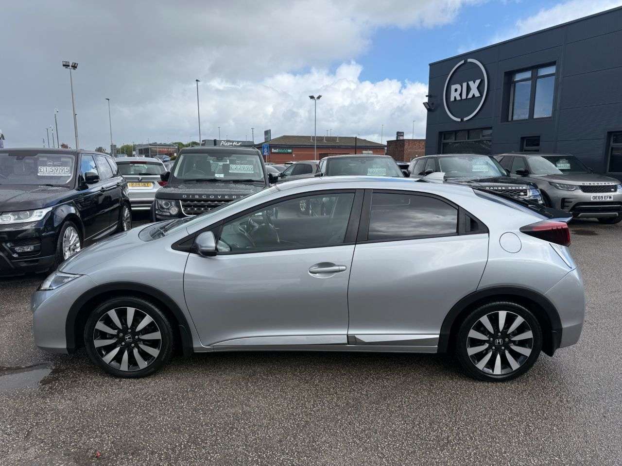 A 2017 HONDA CIVIC 1.8 i-VTEC SR Hatchback 5dr Petrol Auto Euro 6-FINISHED IN LUNAR SILVER WIT A 2017 HONDA CIVIC 1.8 i-VTEC SR Hatchback 5dr Petrol Auto Euro 6-FINISHED IN LUNAR SILVER WIT