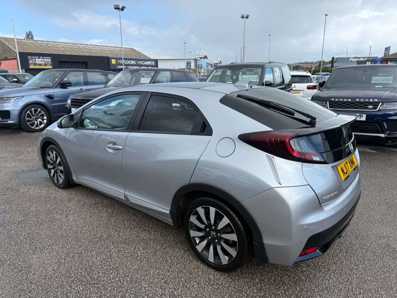 A 2017 HONDA CIVIC 1.8 i-VTEC SR Hatchback 5dr Petrol Auto Euro 6-FINISHED IN LUNAR SILVER WIT A 2017 HONDA CIVIC 1.8 i-VTEC SR Hatchback 5dr Petrol Auto Euro 6-FINISHED IN LUNAR SILVER WIT